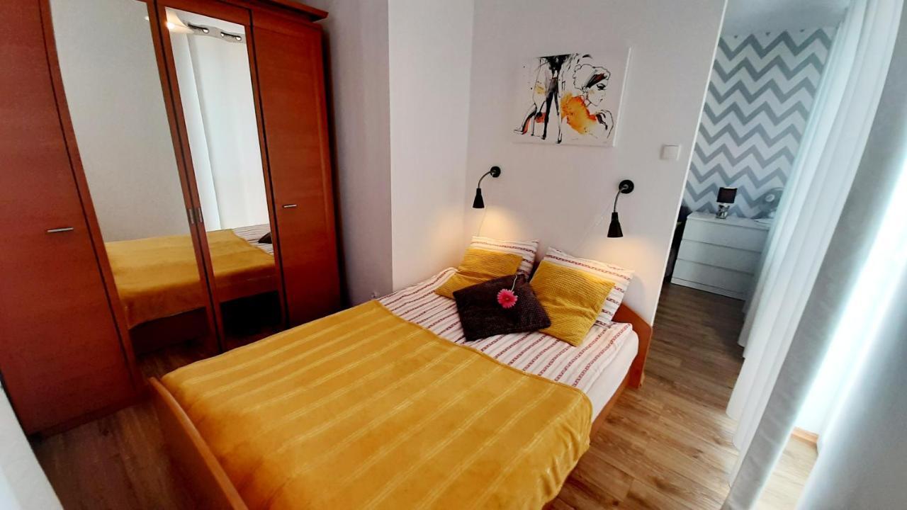 Apartament Z Balkonem I Bezplatnym Parkingiem Гданськ Екстер'єр фото